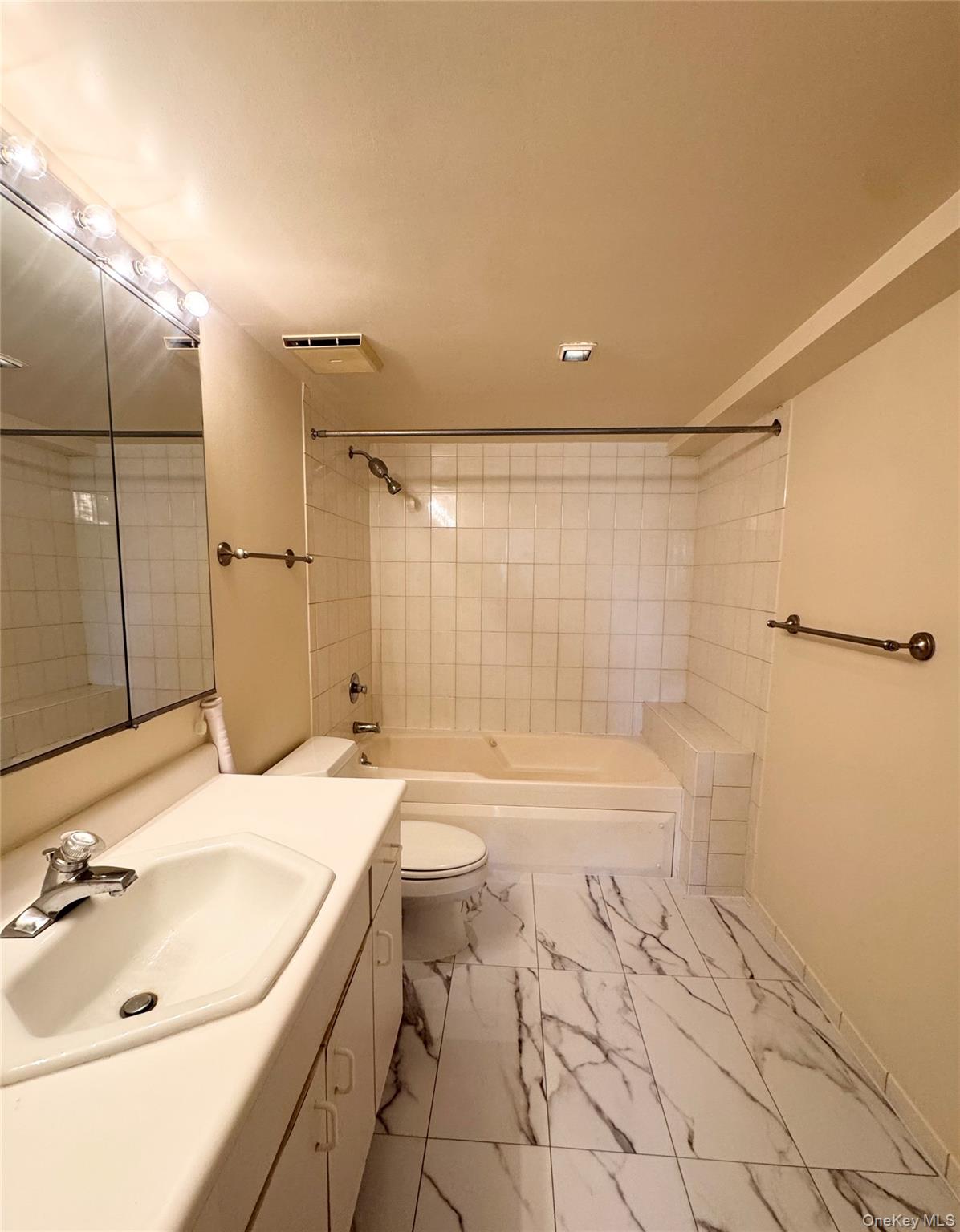 170 Schofield Street # 2F, Bronx, NY 10464