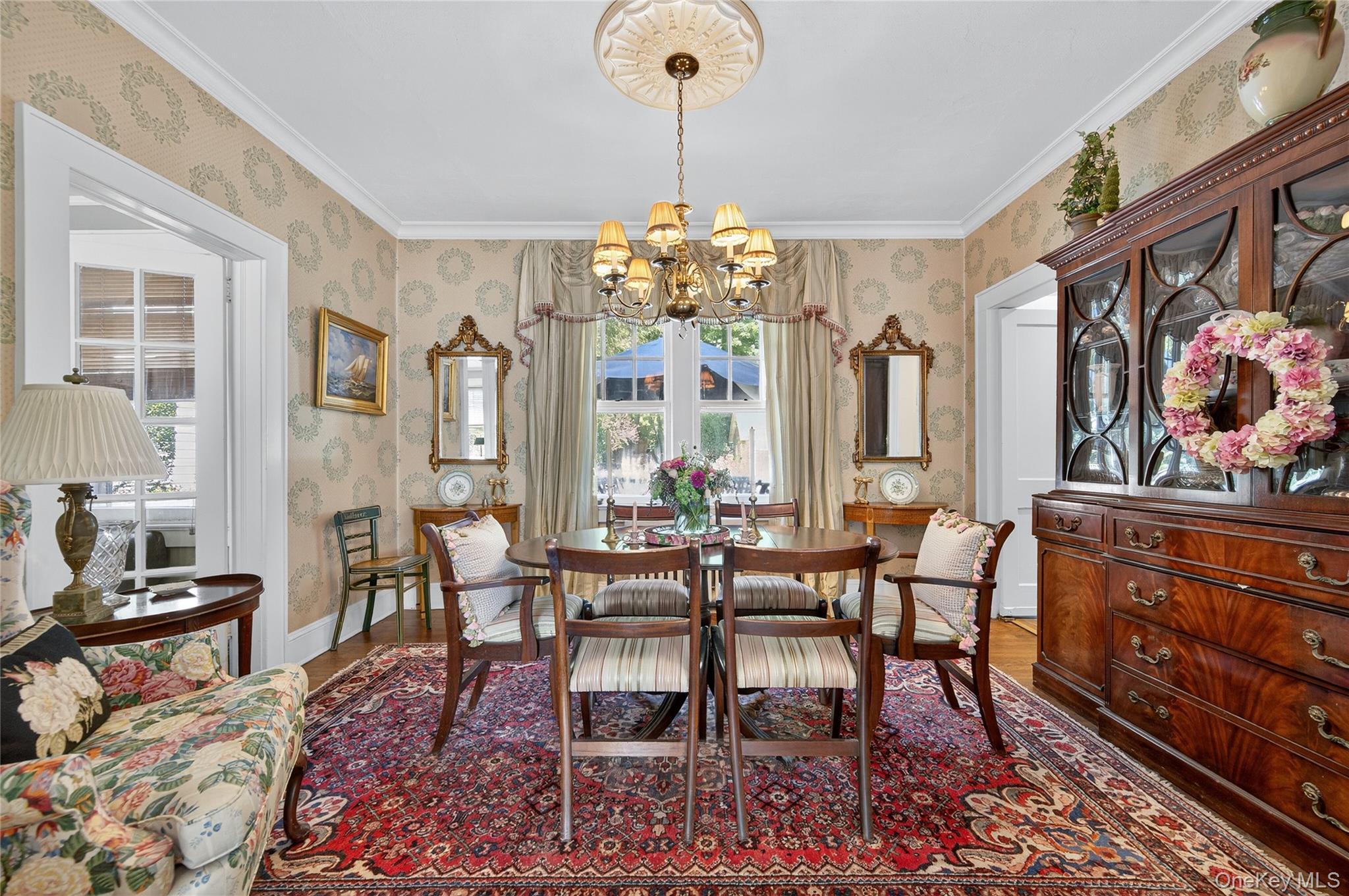 39 Lindbergh Street, Locust Valley, NY 11560