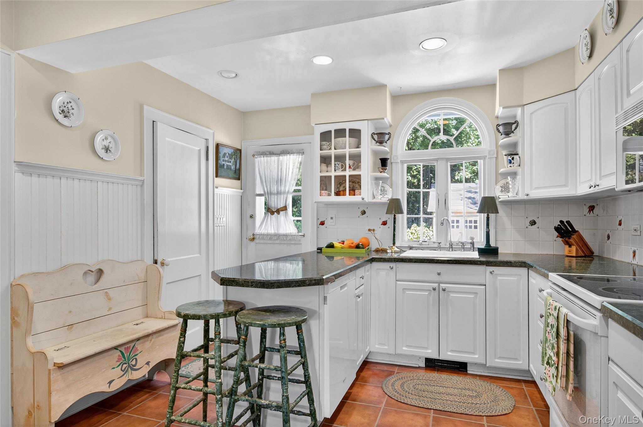 39 Lindbergh Street, Locust Valley, NY 11560