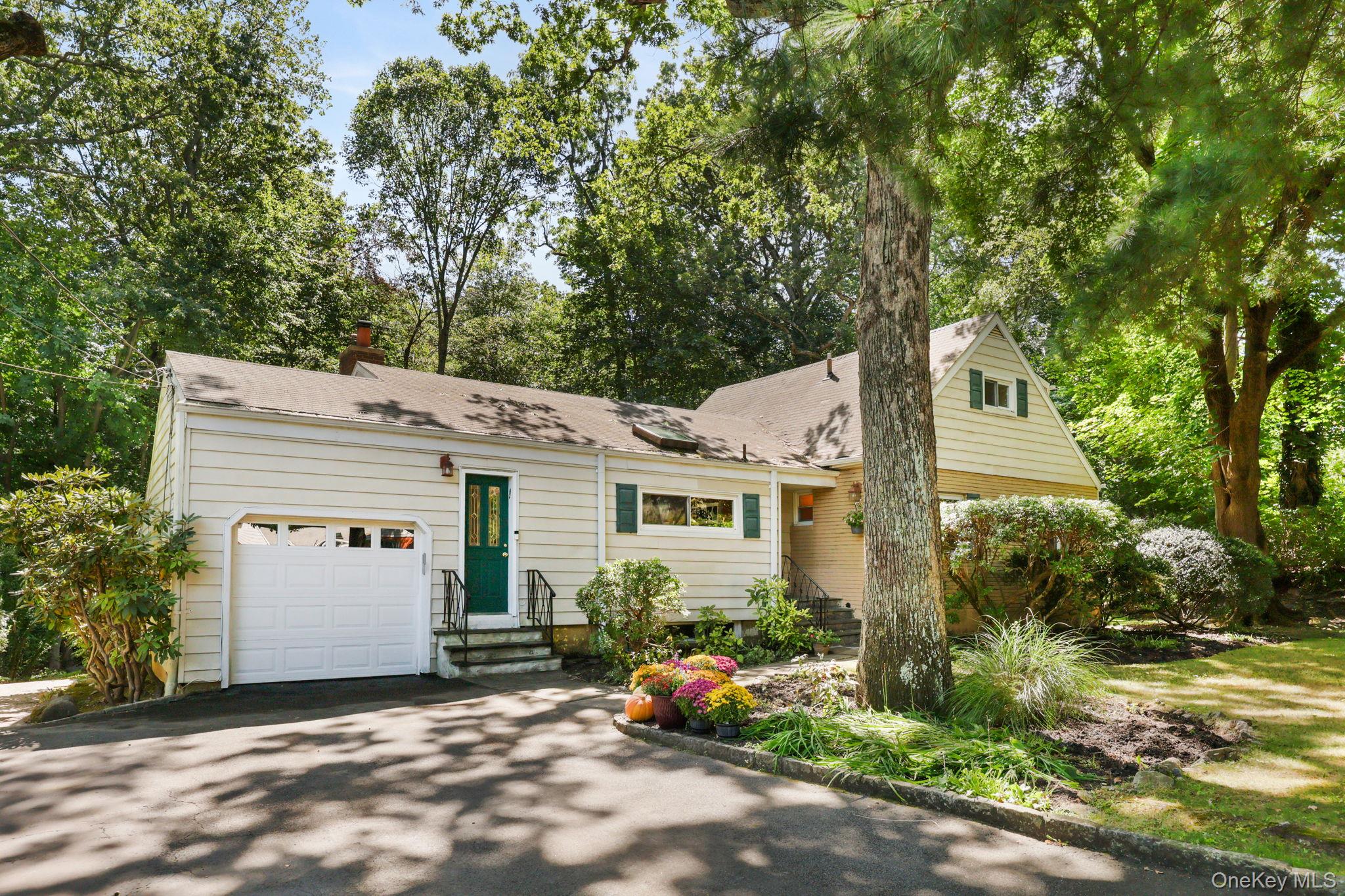 7 Crestwood Lane, New Rochelle, NY 10804