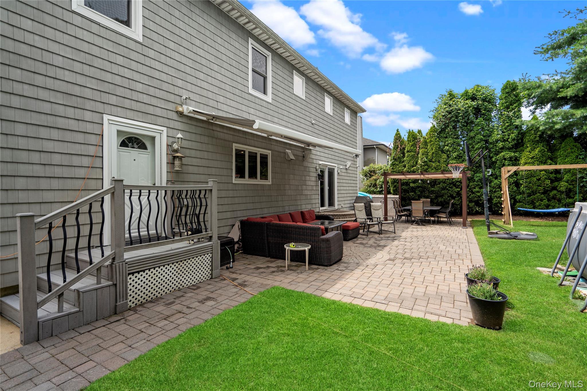 15 Cedar Drive, Plainview, NY 11803