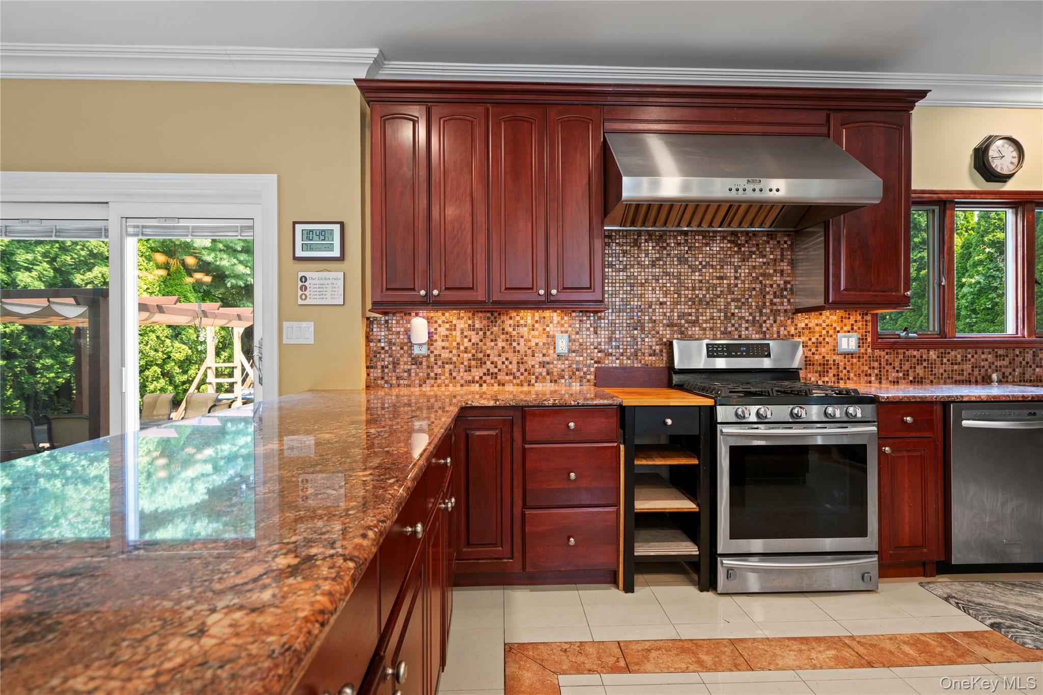 15 Cedar Drive, Plainview, NY 11803