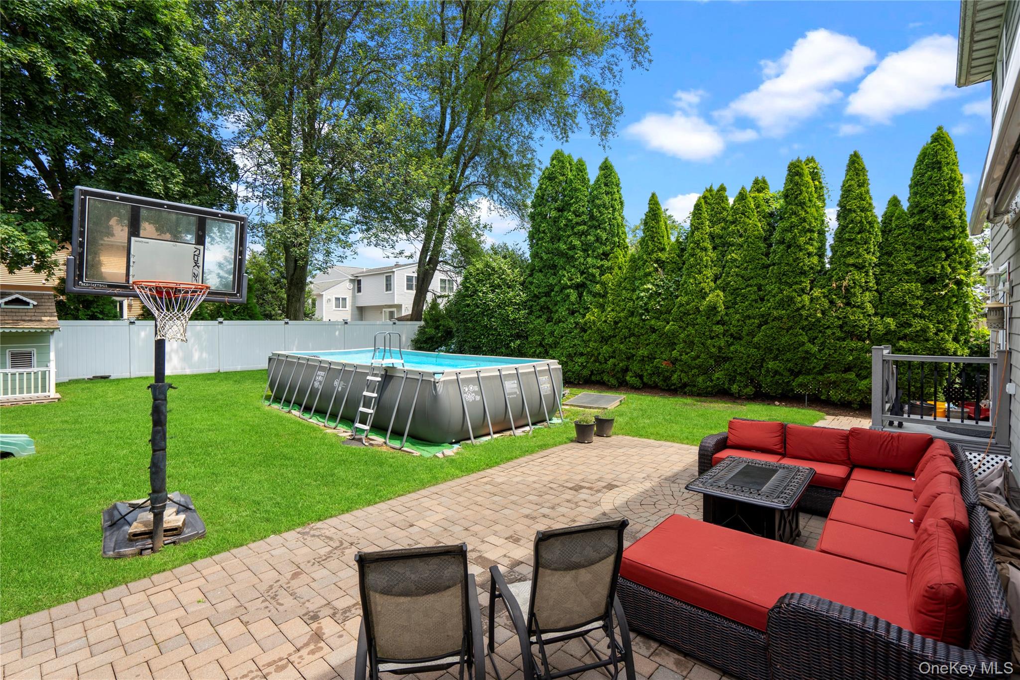 15 Cedar Drive, Plainview, NY 11803