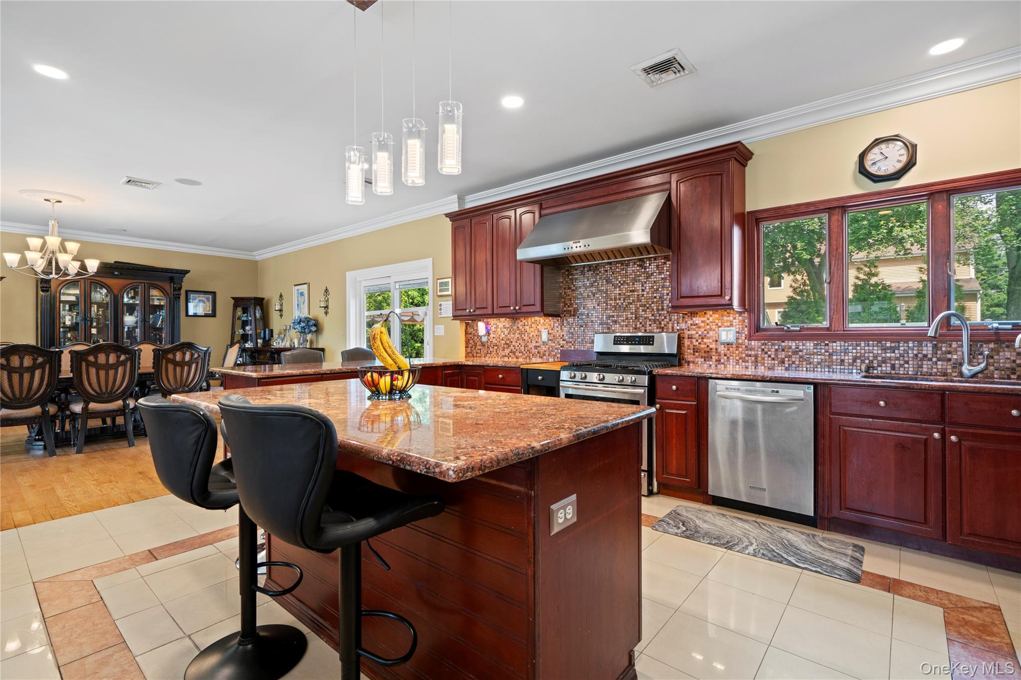 15 Cedar Drive, Plainview, NY 11803