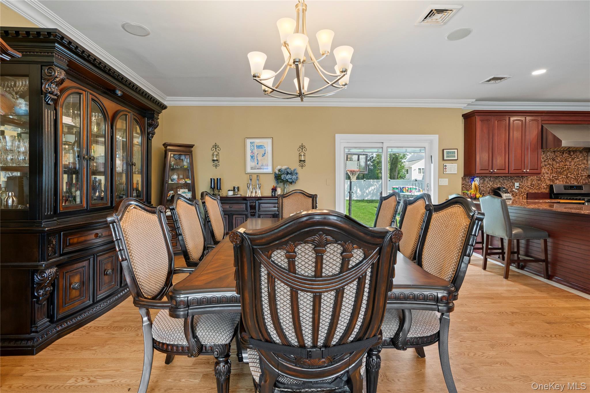 15 Cedar Drive, Plainview, NY 11803