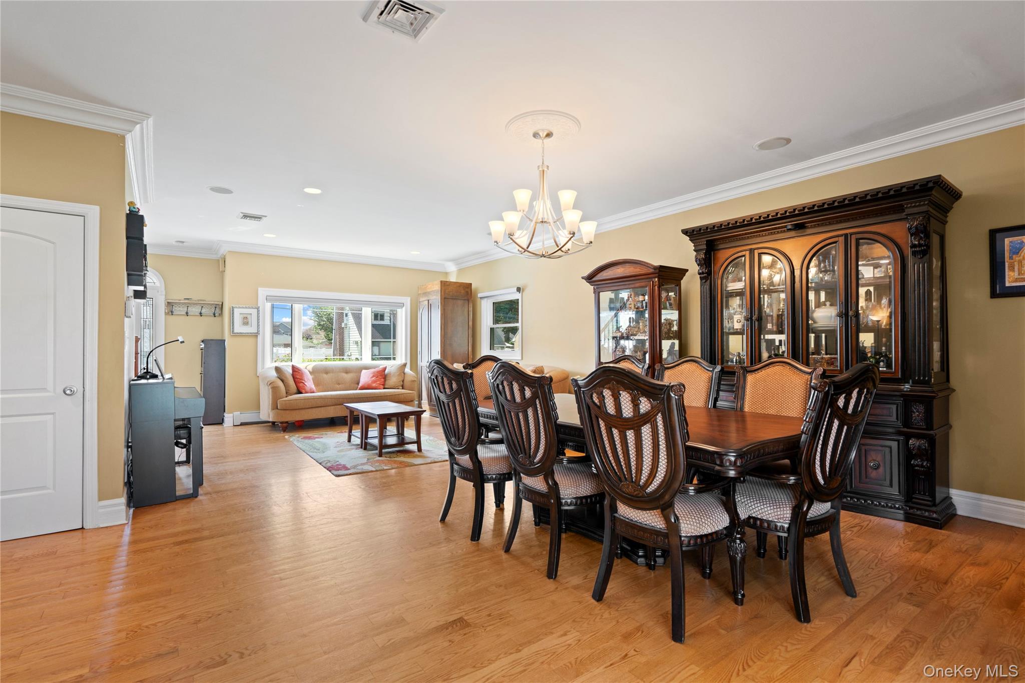 15 Cedar Drive, Plainview, NY 11803