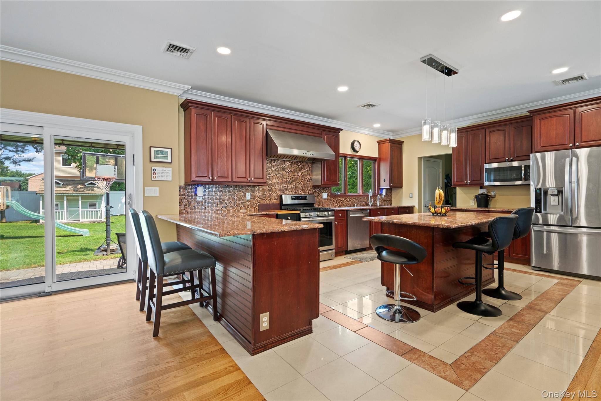 15 Cedar Drive, Plainview, NY 11803