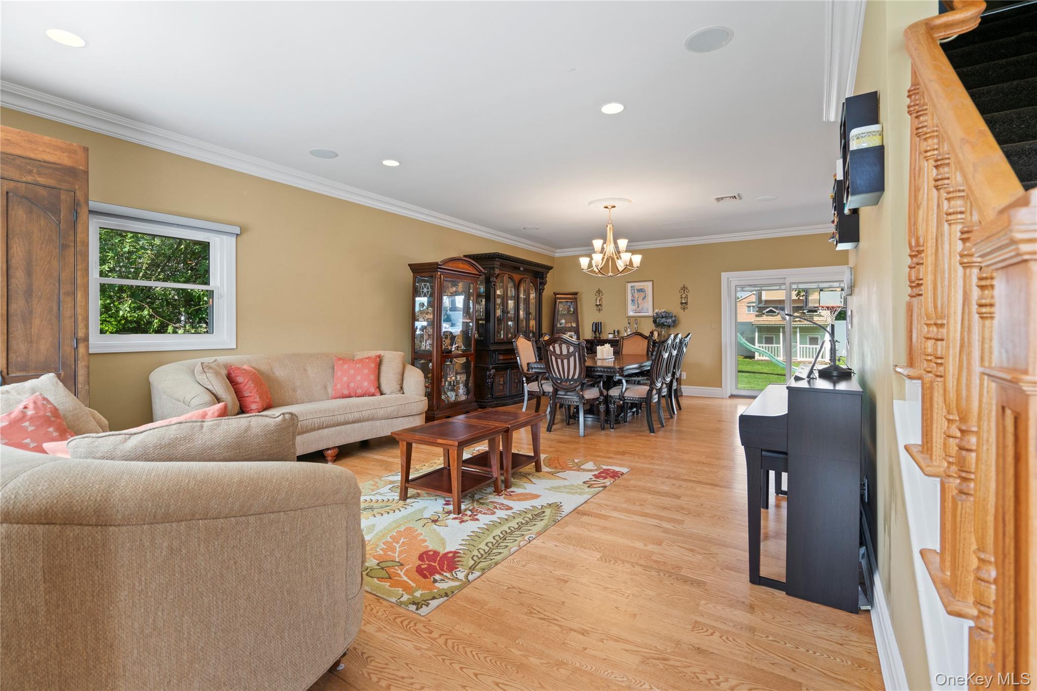 15 Cedar Drive, Plainview, NY 11803