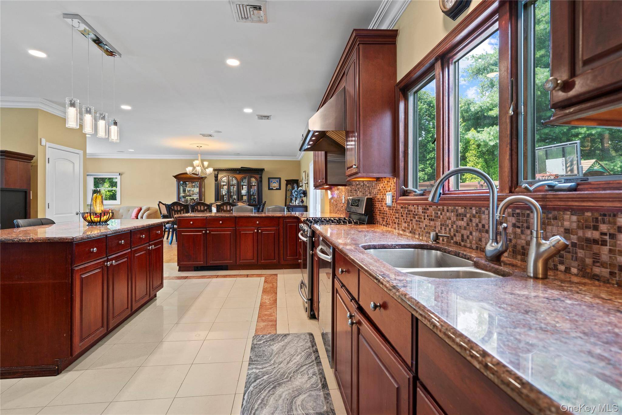 15 Cedar Drive, Plainview, NY 11803