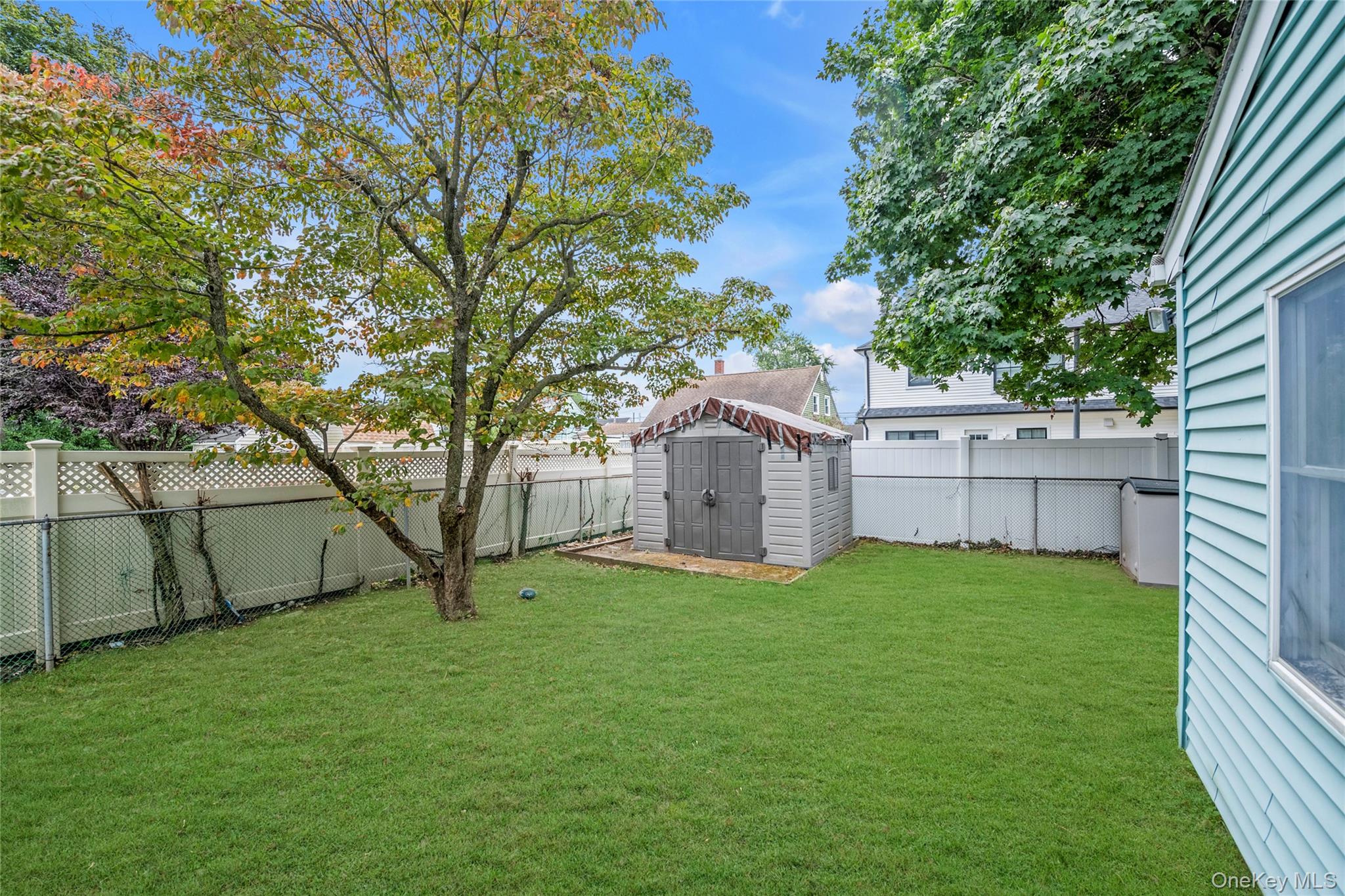 253 Raff Avenue, Carle Place, NY 11514