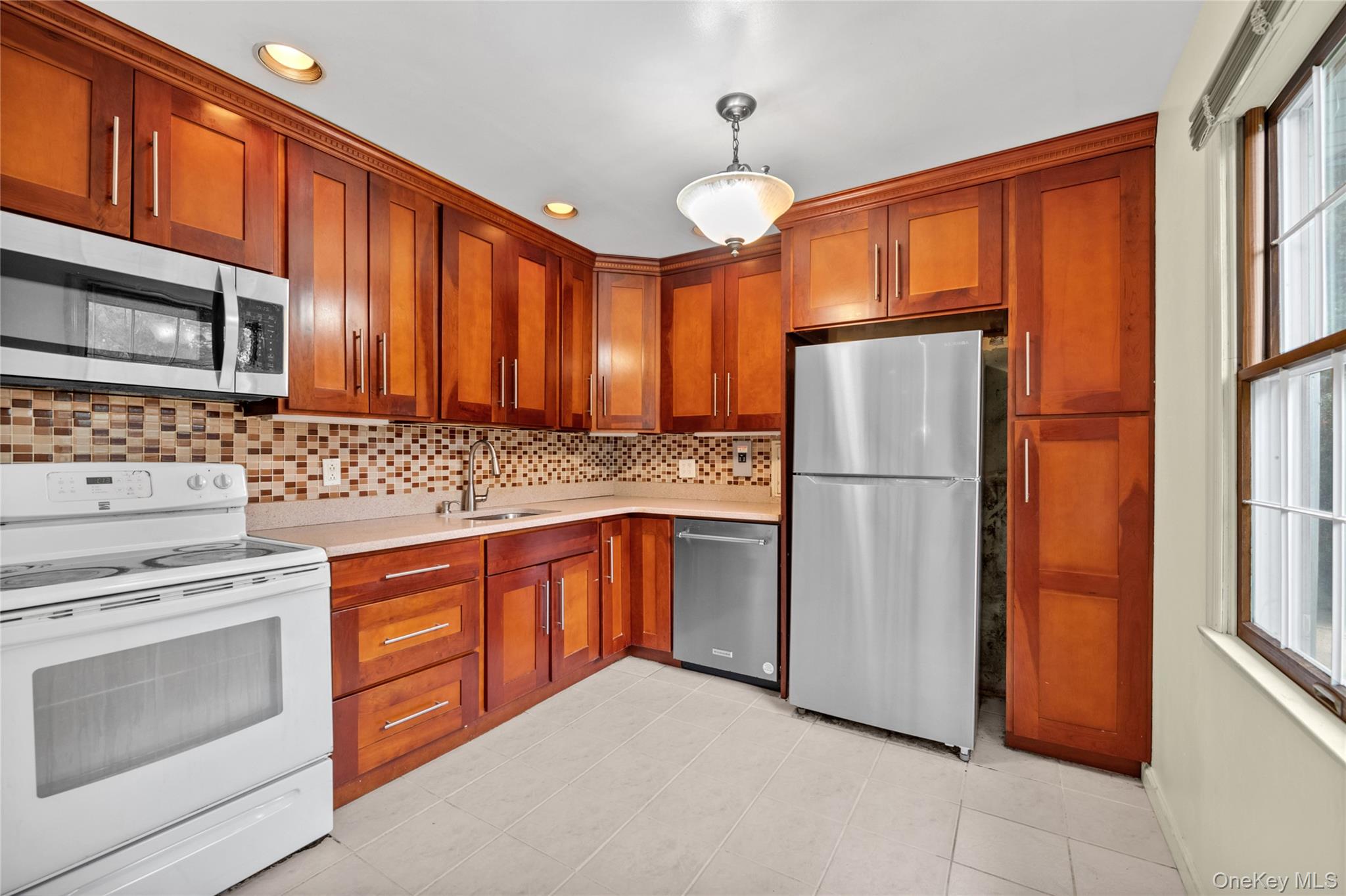 253 Raff Avenue, Carle Place, NY 11514