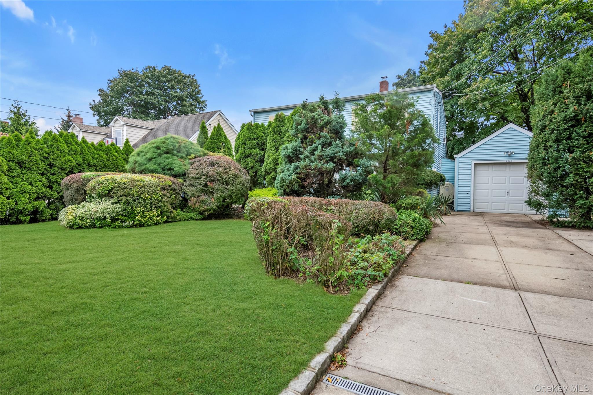 253 Raff Avenue, Carle Place, NY 11514