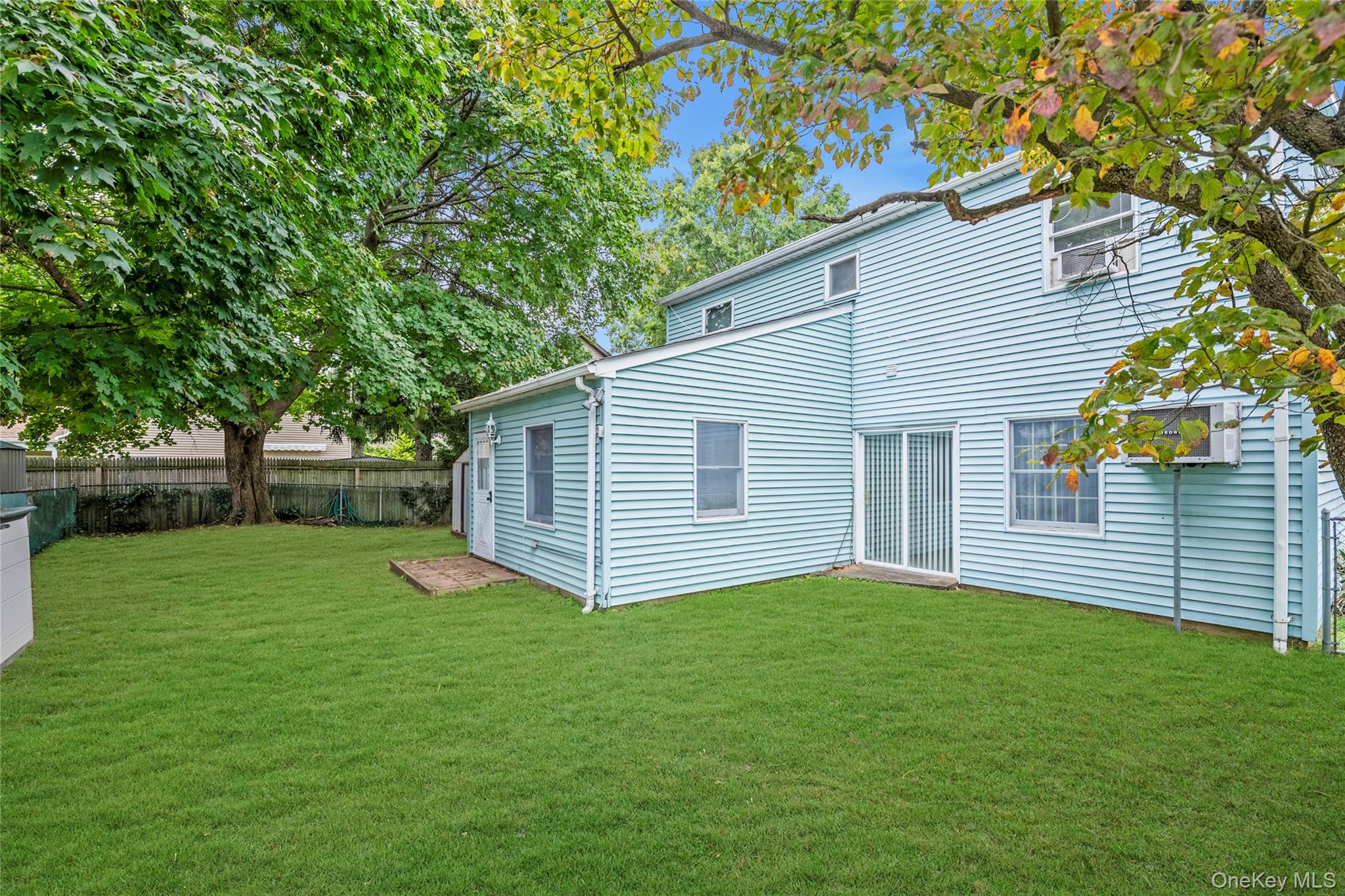 253 Raff Avenue, Carle Place, NY 11514