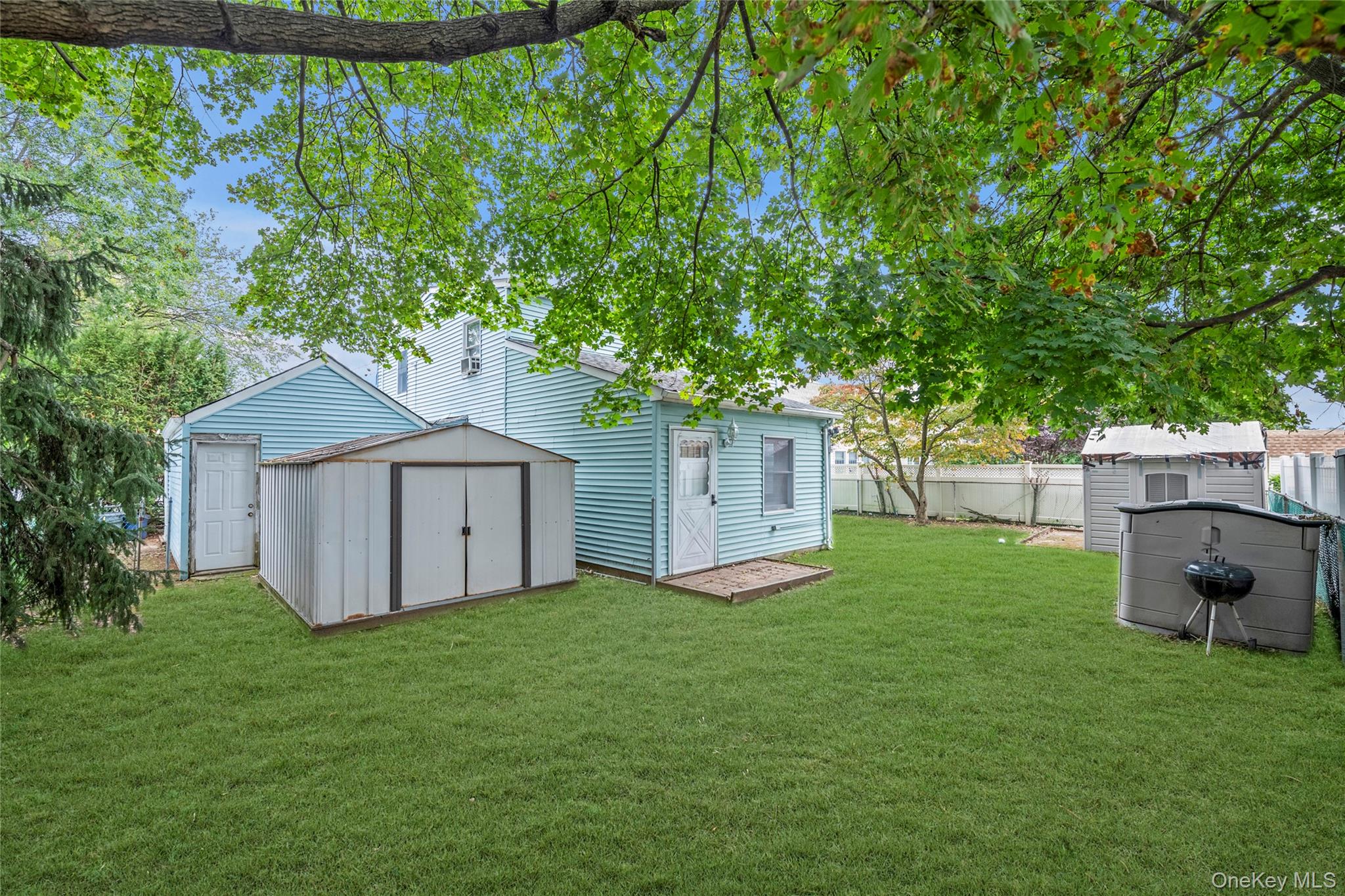 253 Raff Avenue, Carle Place, NY 11514