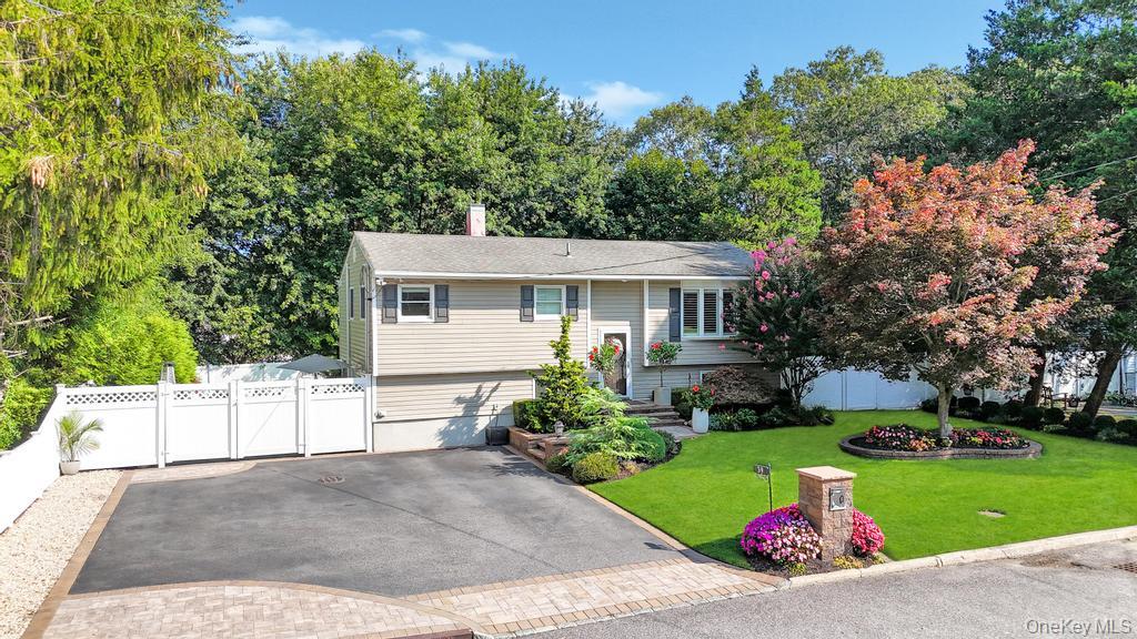 39 Crestwood Lane, Farmingville, NY 11738