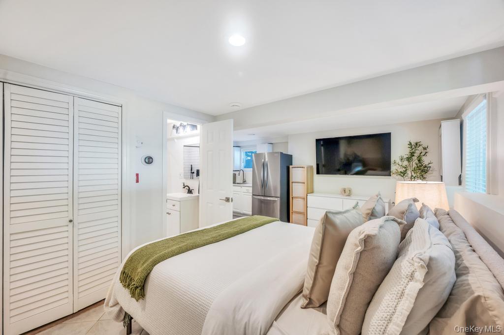 39 Crestwood Lane, Farmingville, NY 11738