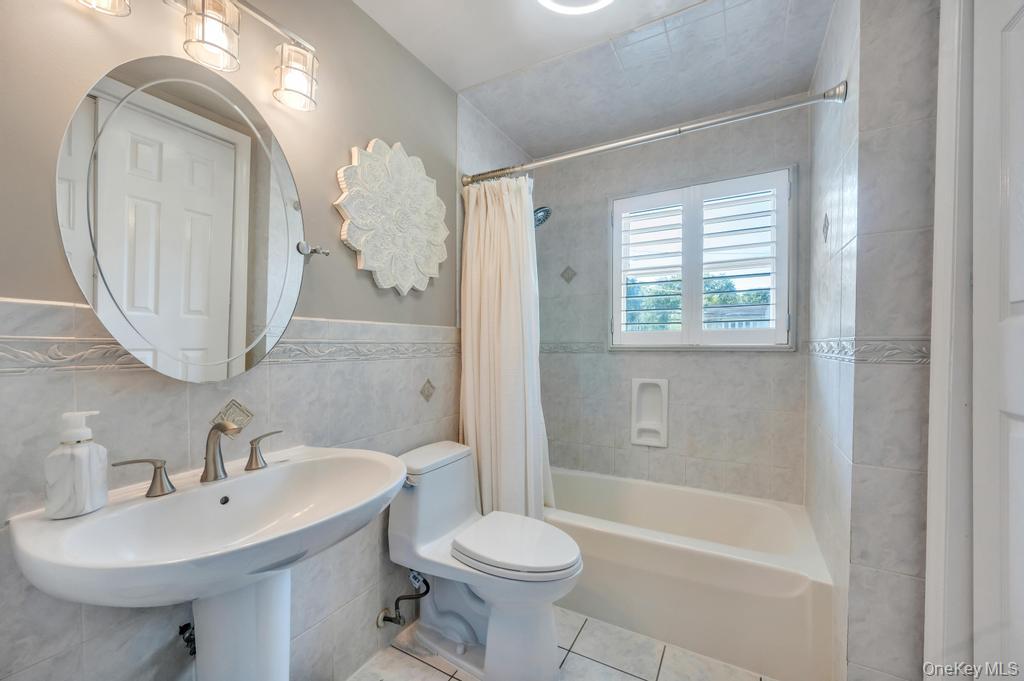 39 Crestwood Lane, Farmingville, NY 11738