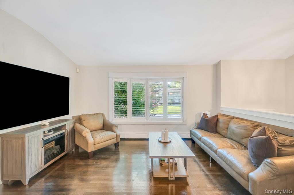 39 Crestwood Lane, Farmingville, NY 11738