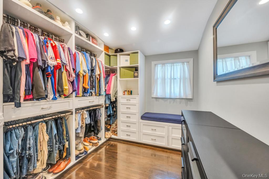 39 Crestwood Lane, Farmingville, NY 11738