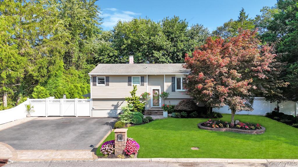 39 Crestwood Lane, Farmingville, NY 11738