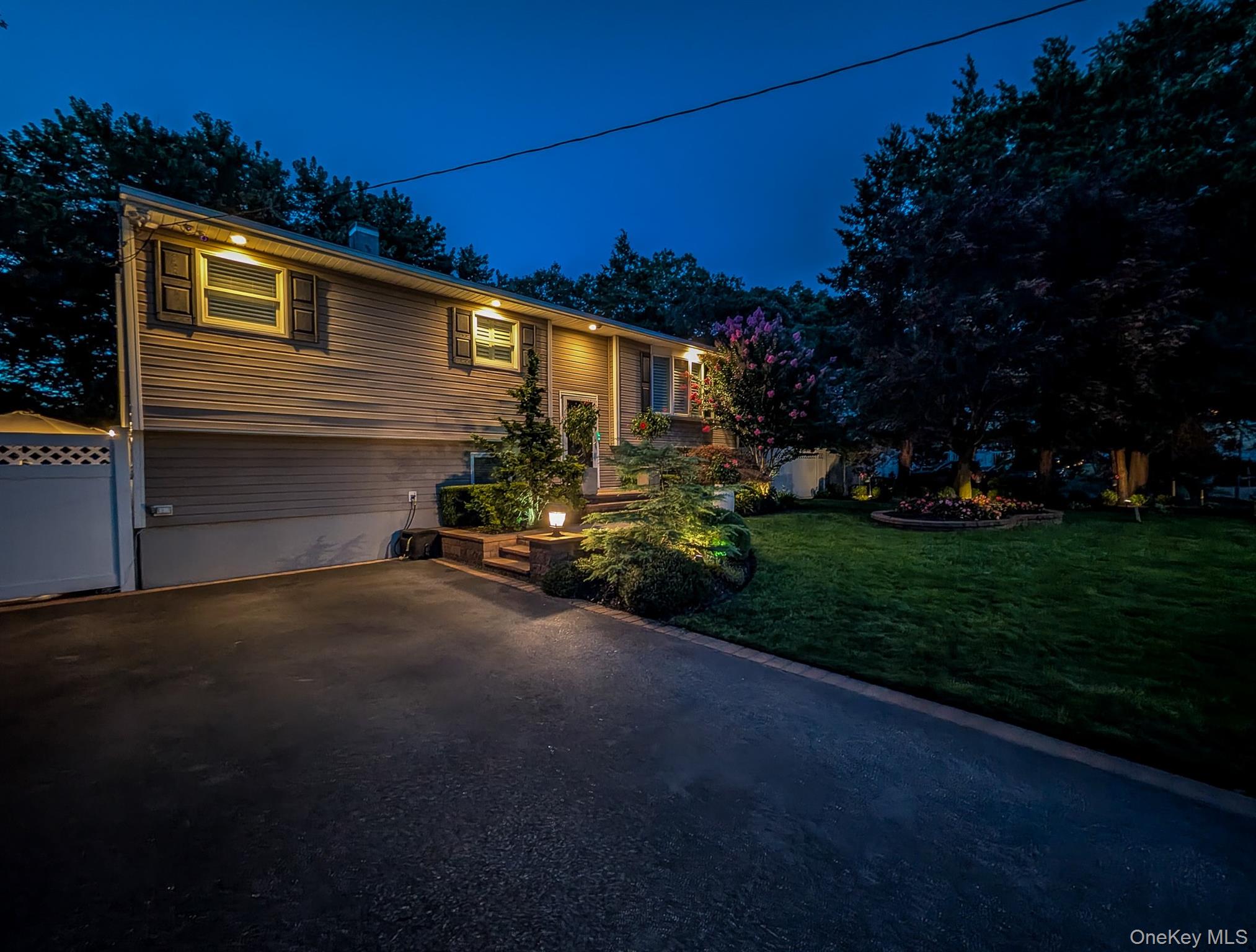 39 Crestwood Lane, Farmingville, NY 11738