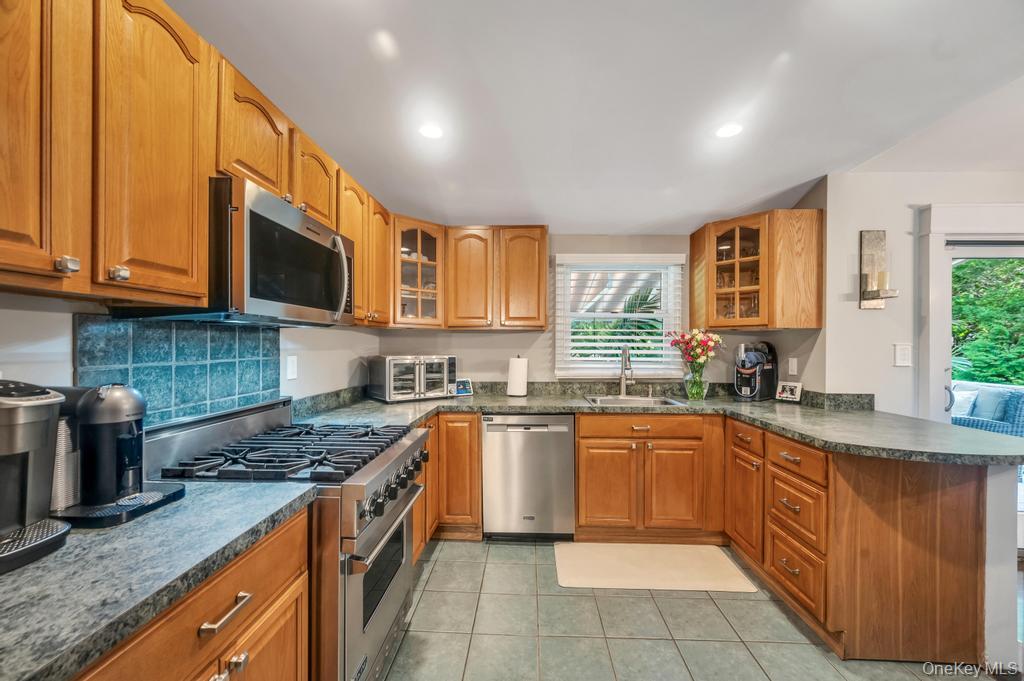 39 Crestwood Lane, Farmingville, NY 11738