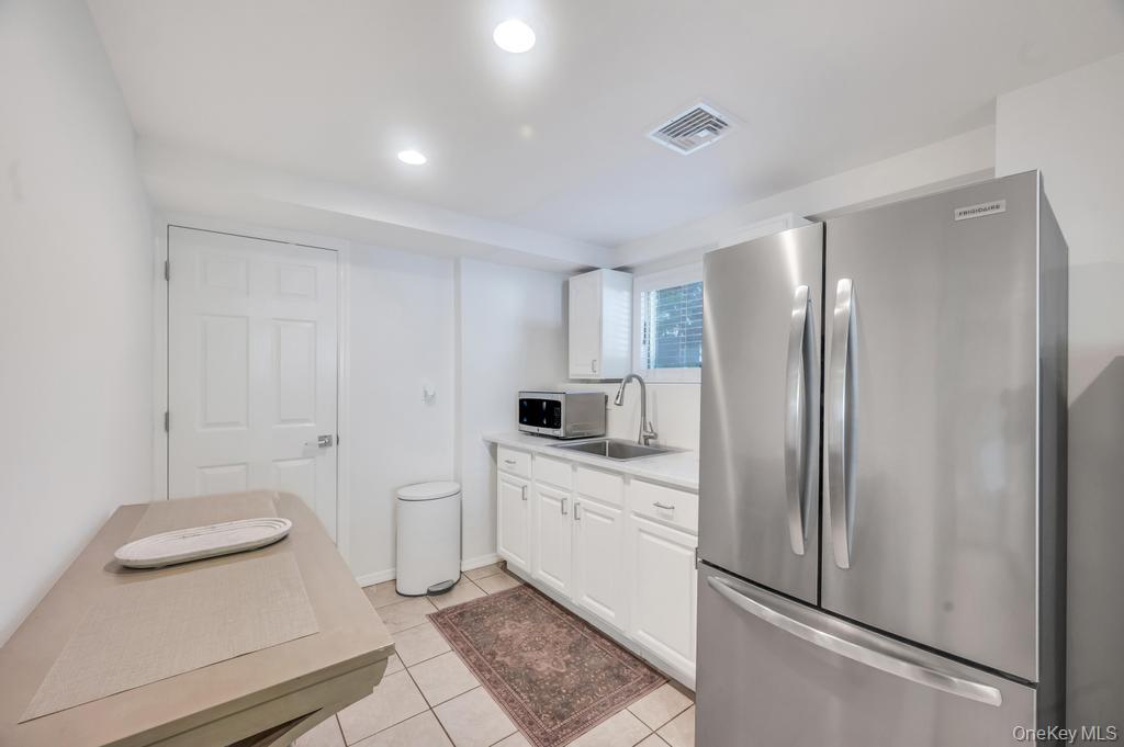 39 Crestwood Lane, Farmingville, NY 11738