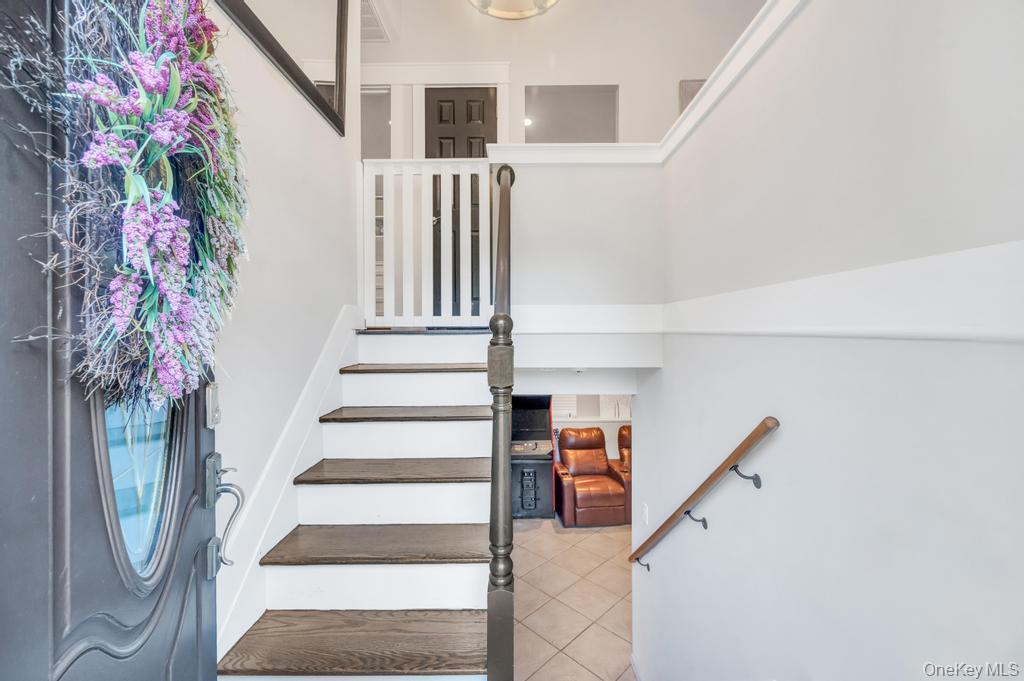 39 Crestwood Lane, Farmingville, NY 11738