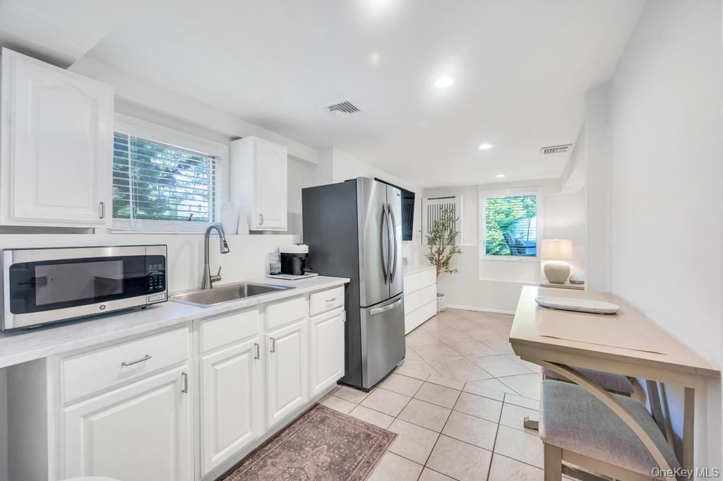 39 Crestwood Lane, Farmingville, NY 11738