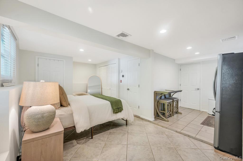 39 Crestwood Lane, Farmingville, NY 11738