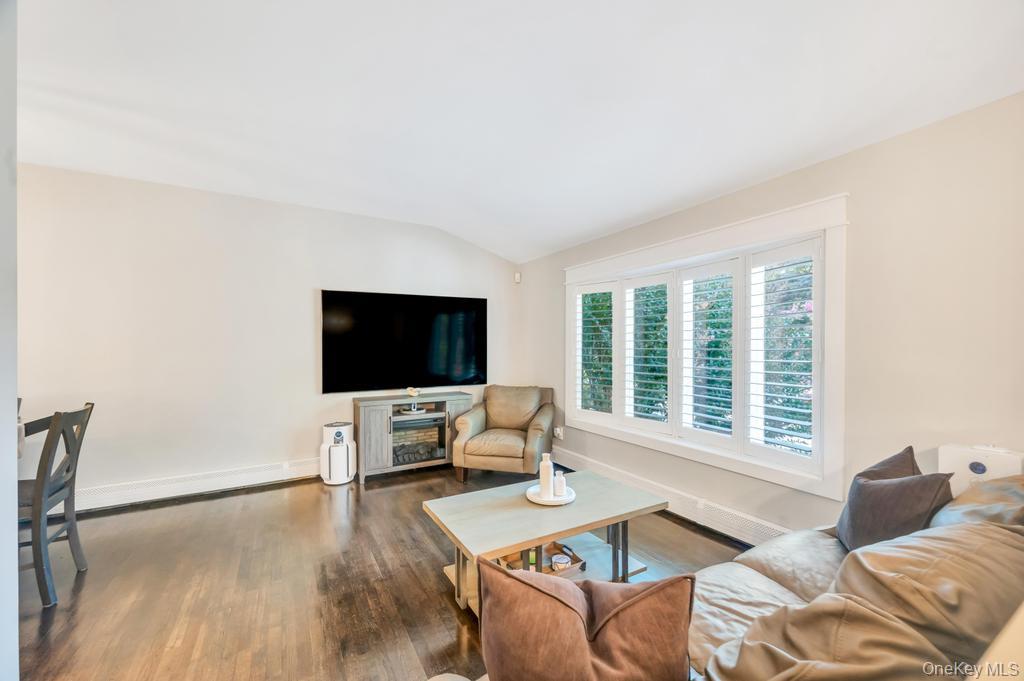 39 Crestwood Lane, Farmingville, NY 11738