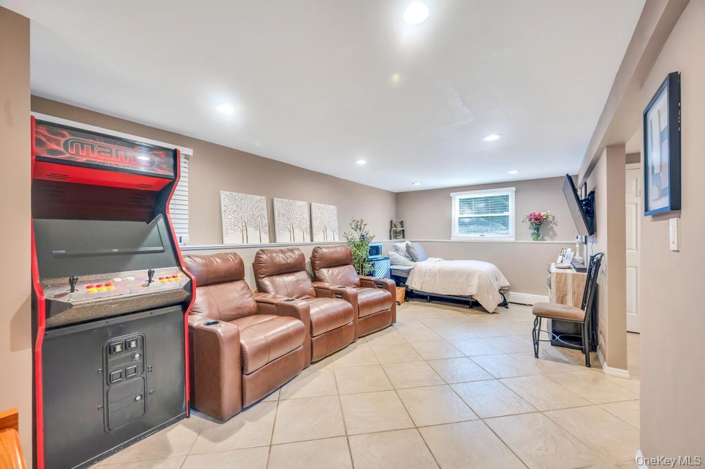 39 Crestwood Lane, Farmingville, NY 11738