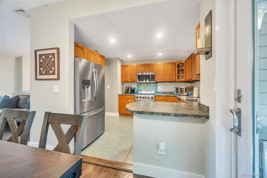 39 Crestwood Lane, Farmingville, NY 11738