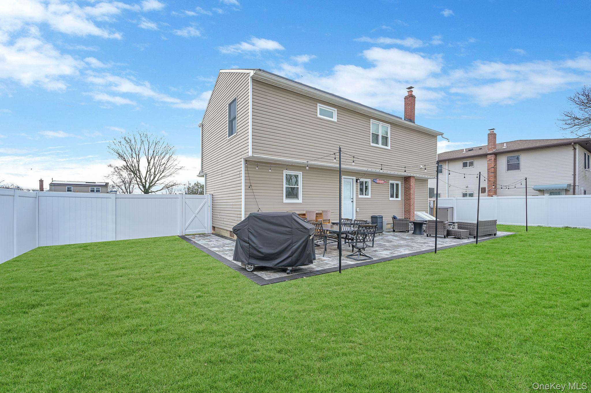 45 Feustal Street, Lindenhurst, NY 11757