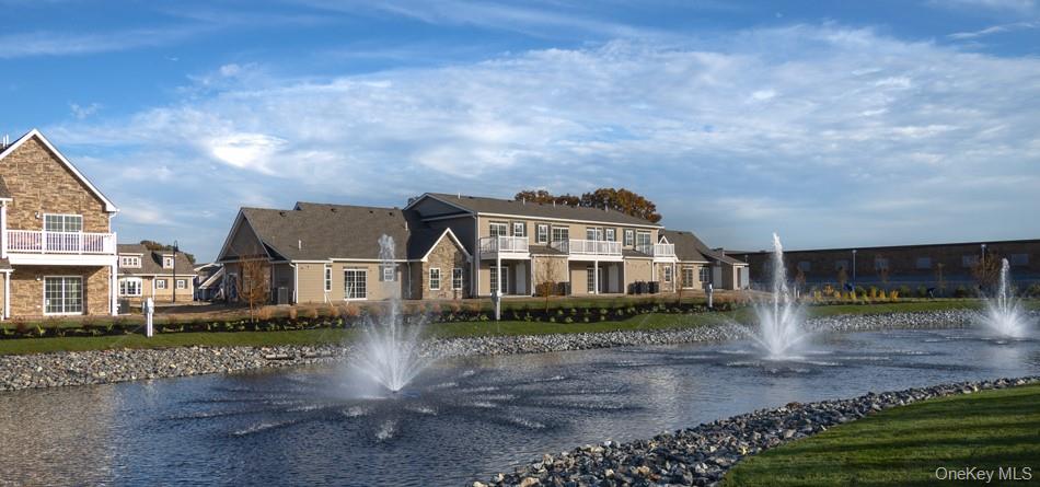 91 Sunlight Walk # 91, Holbrook, NY 11741