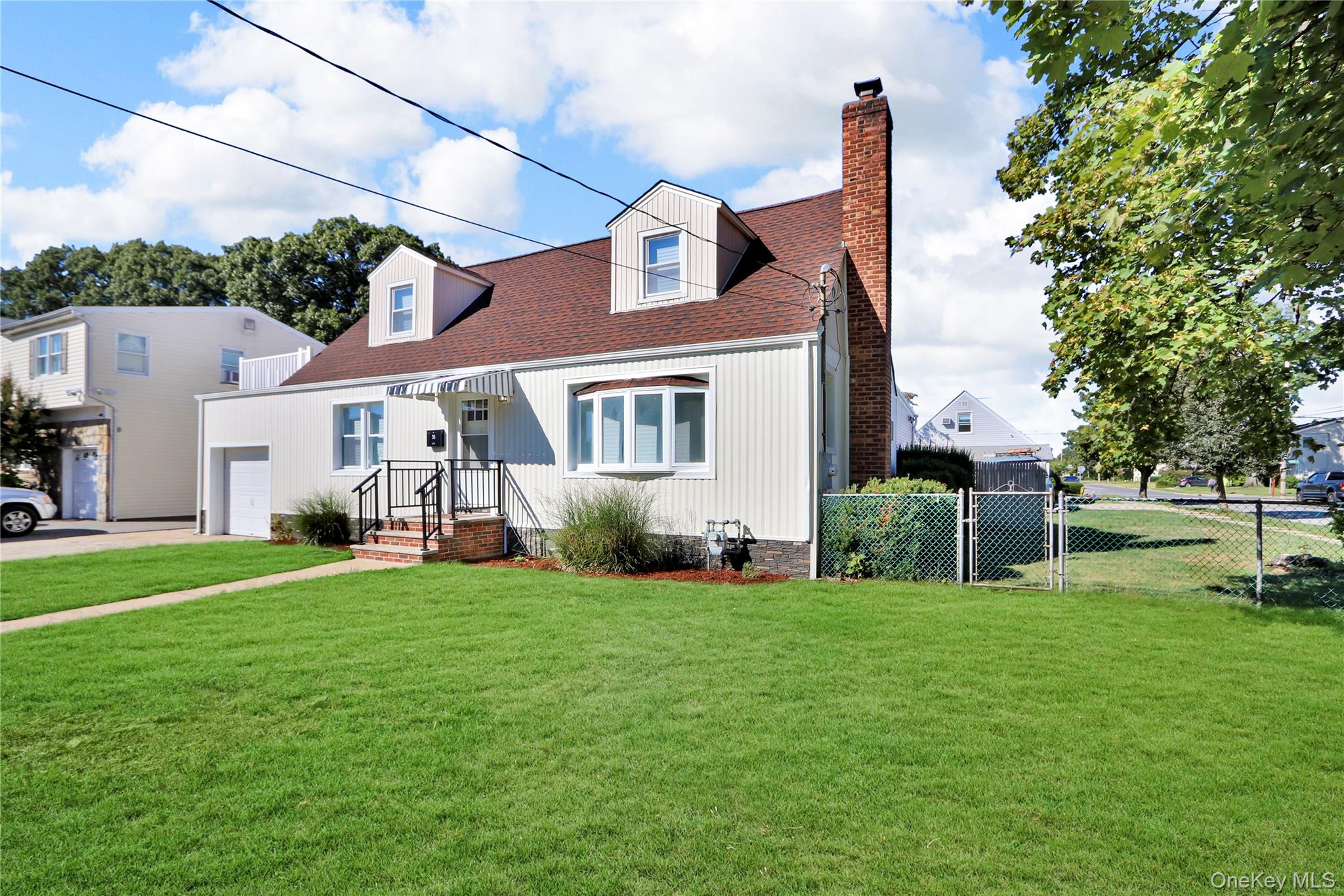 35 E Euclid Street, Valley Stream, NY 11580