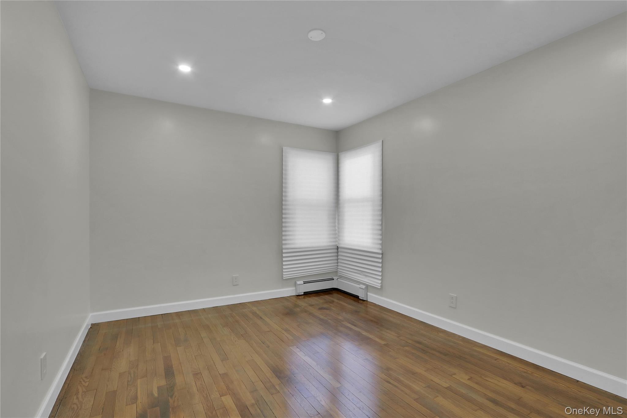 35 E Euclid Street, Valley Stream, NY 11580