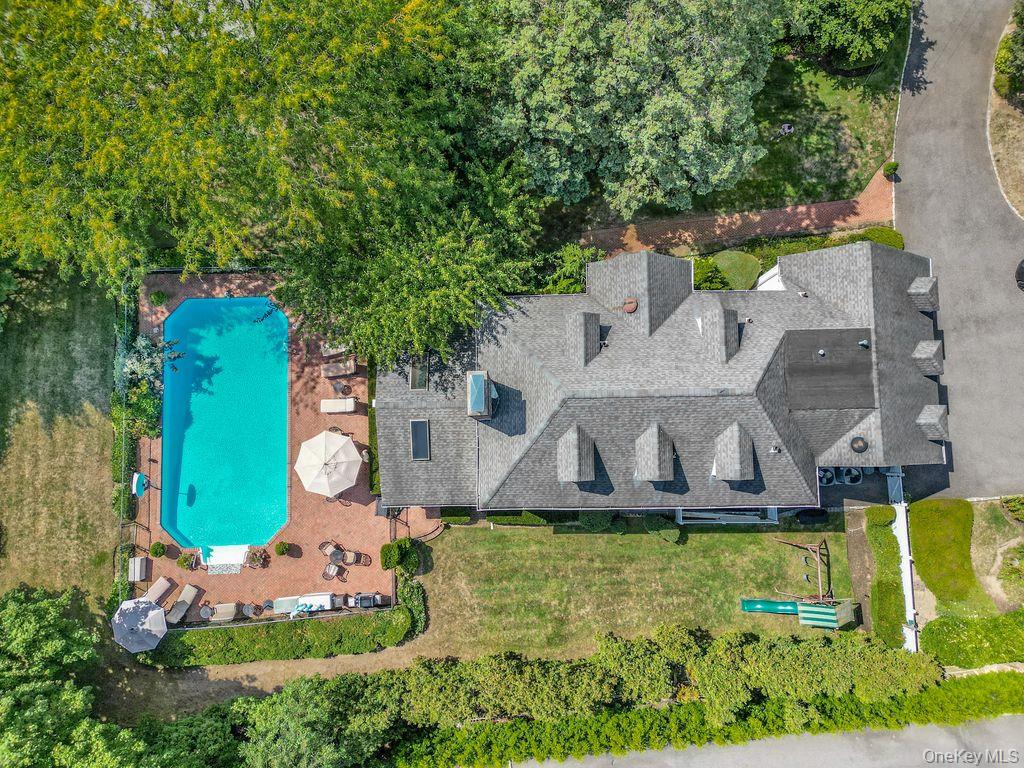 252 Cedar Avenue, Hewlett Bay Park, NY 11557