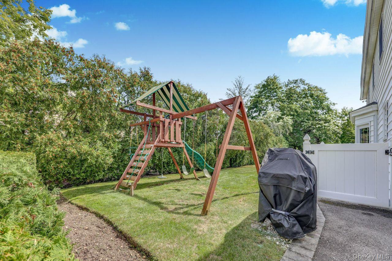 252 Cedar Avenue, Hewlett Bay Park, NY 11557