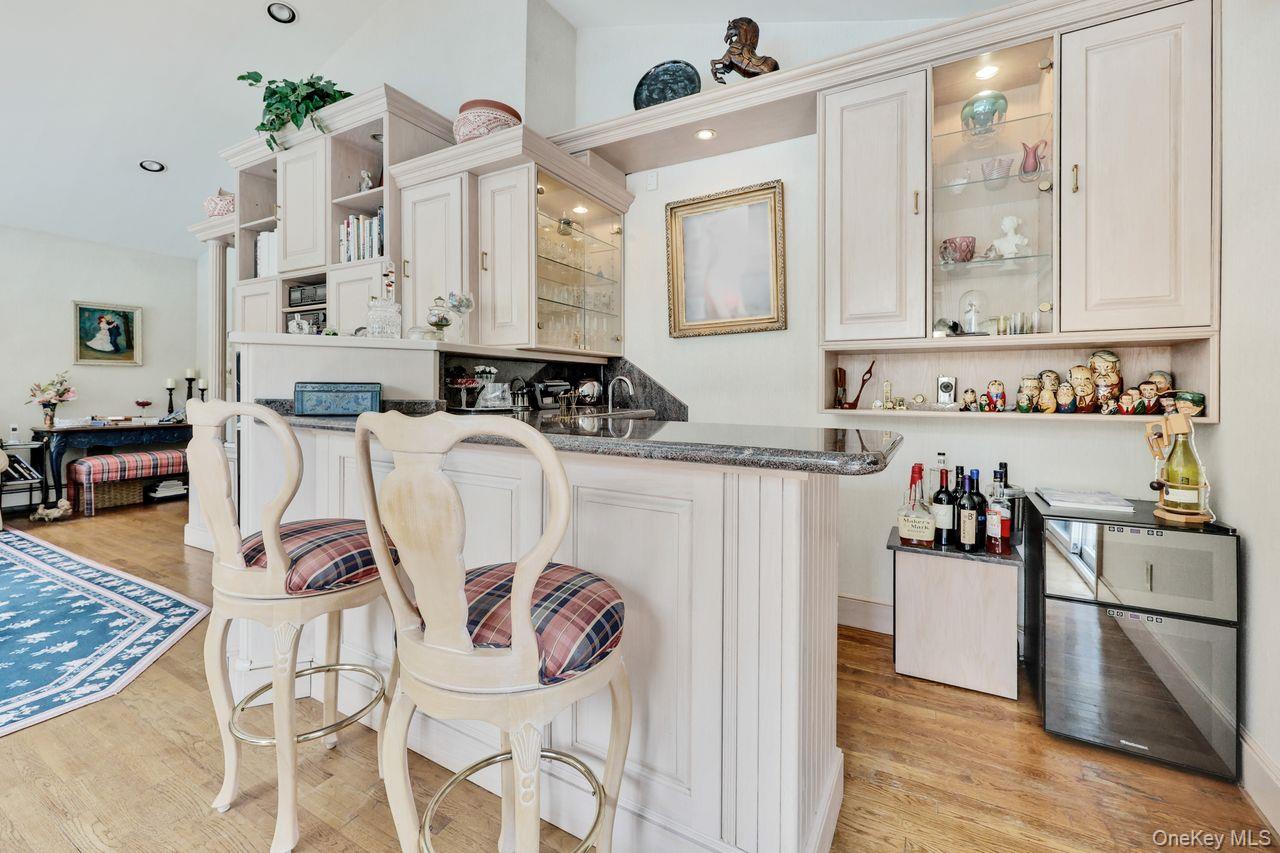 252 Cedar Avenue, Hewlett Bay Park, NY 11557