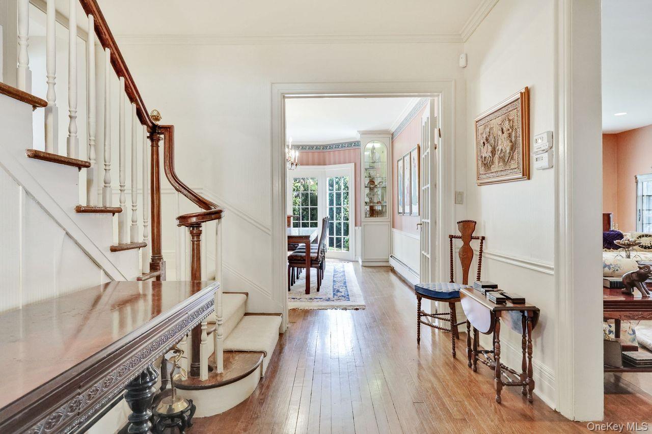 252 Cedar Avenue, Hewlett Bay Park, NY 11557