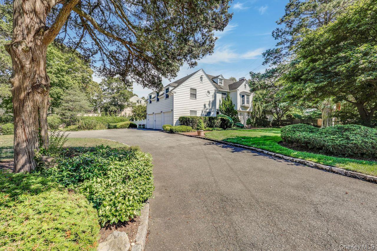 252 Cedar Avenue, Hewlett Bay Park, NY 11557