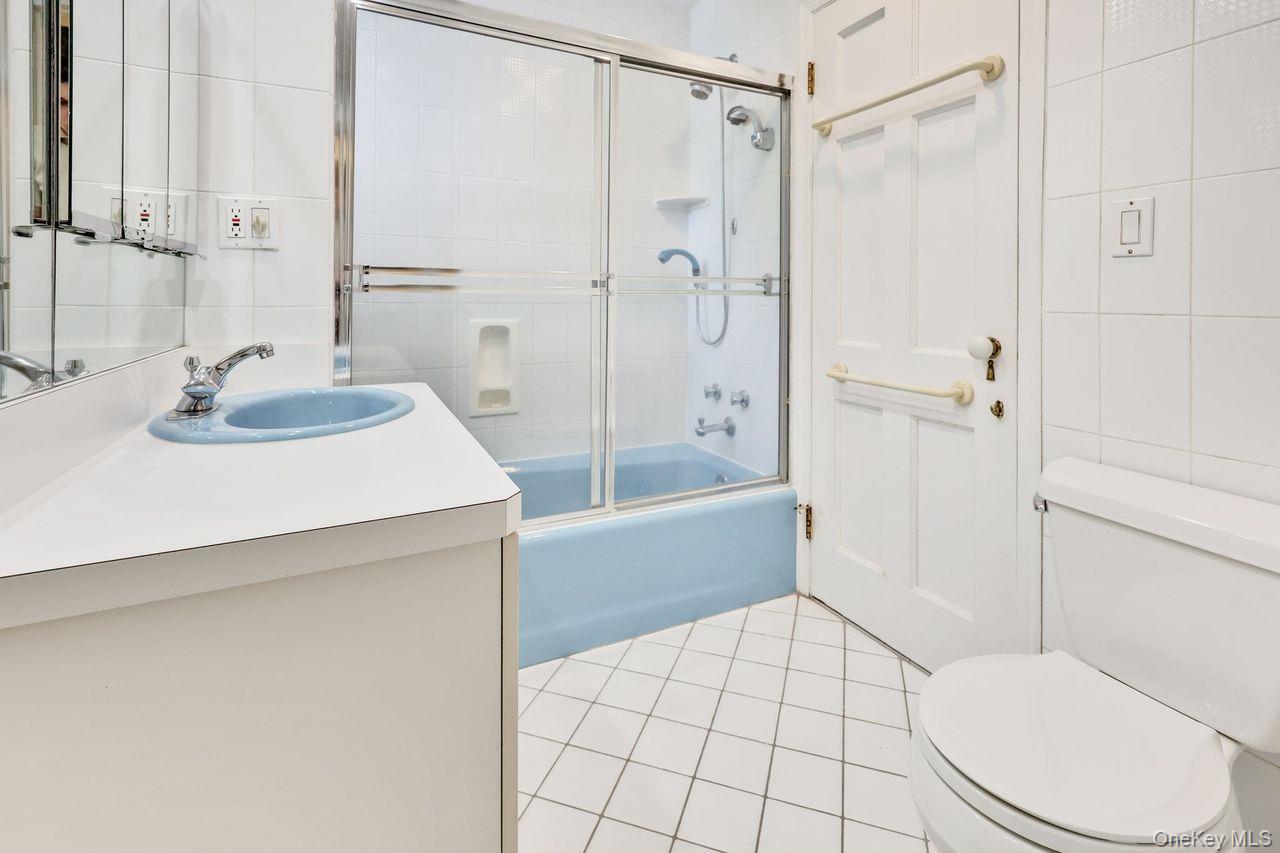 252 Cedar Avenue, Hewlett Bay Park, NY 11557