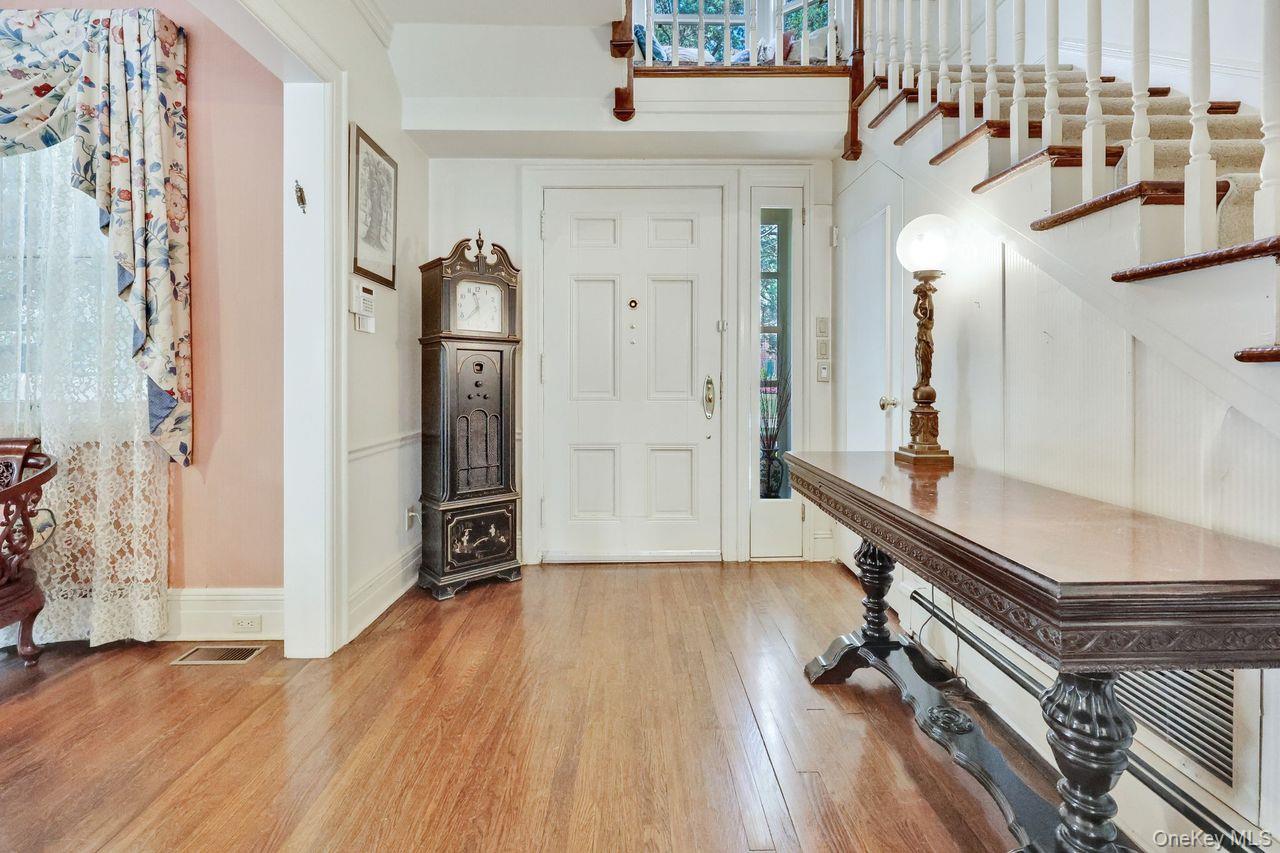 252 Cedar Avenue, Hewlett Bay Park, NY 11557