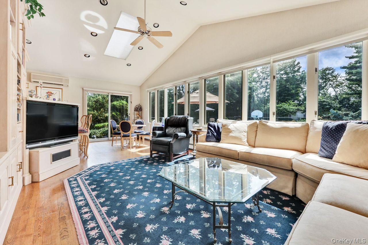 252 Cedar Avenue, Hewlett Bay Park, NY 11557