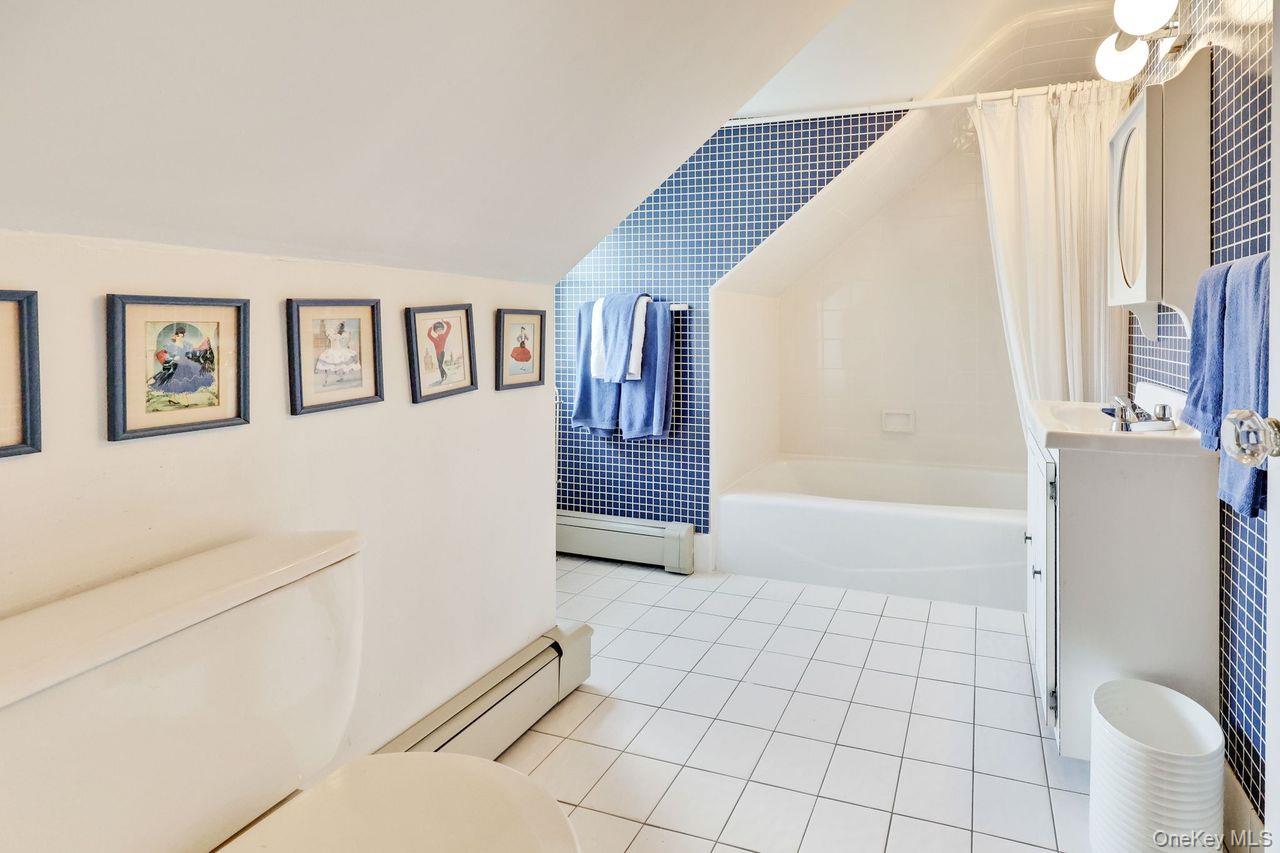 252 Cedar Avenue, Hewlett Bay Park, NY 11557