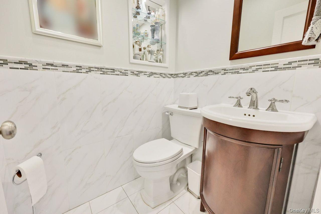 252 Cedar Avenue, Hewlett Bay Park, NY 11557