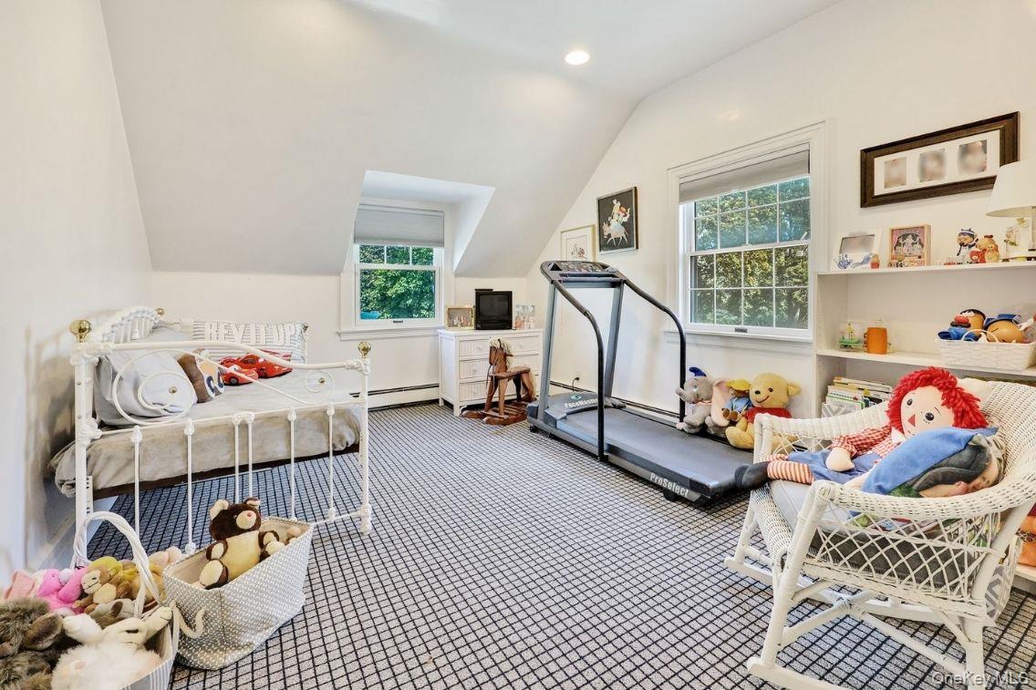 252 Cedar Avenue, Hewlett Bay Park, NY 11557