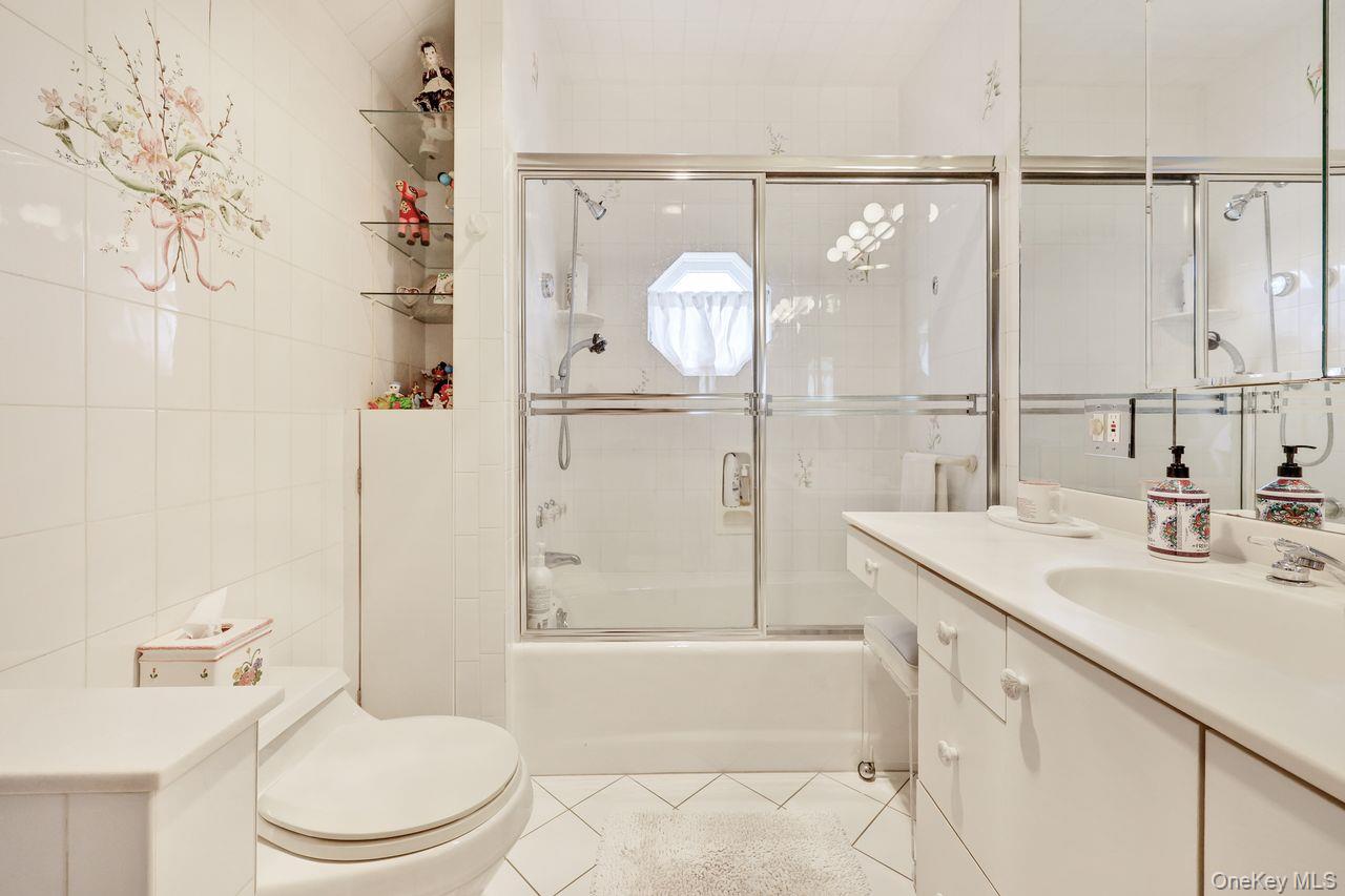 252 Cedar Avenue, Hewlett Bay Park, NY 11557