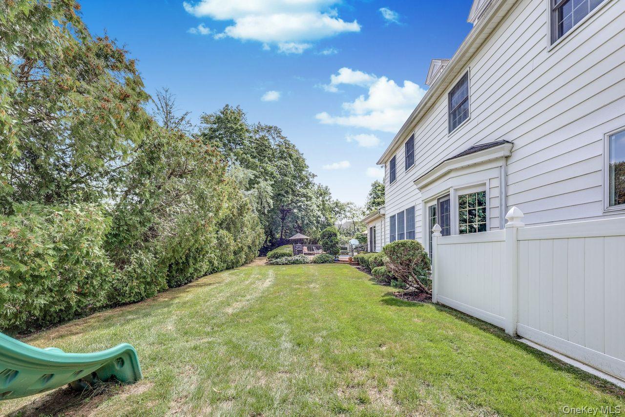 252 Cedar Avenue, Hewlett Bay Park, NY 11557